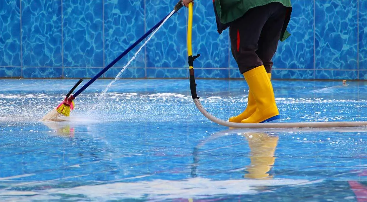 swimming pool cleaning sharjah 1 (1)